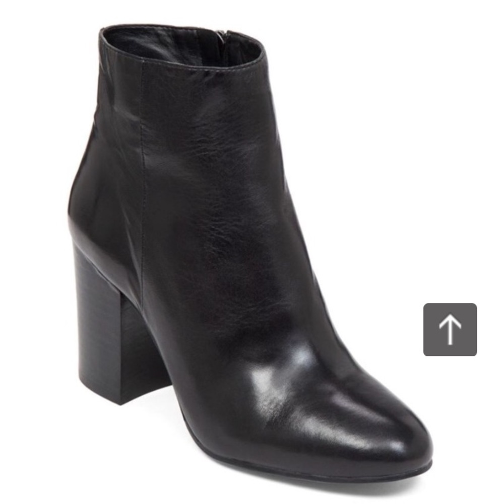 Vince camuto sabria leather ankle boot